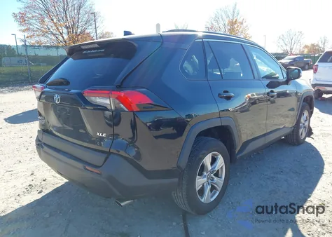 2021 Toyota Rav4 Xle z USA, uszkodzony, nr VIN 2T3W1RFV6MC095052
